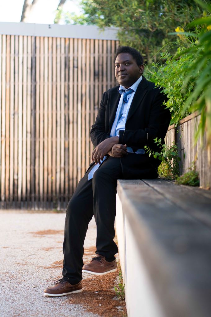 Thierry_Sossomba_vertical%C2%A9Simon%20Jaulmes